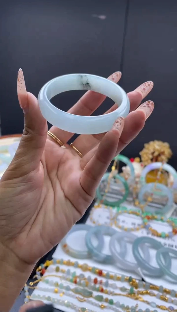 未镶嵌手镯翡翠手镯