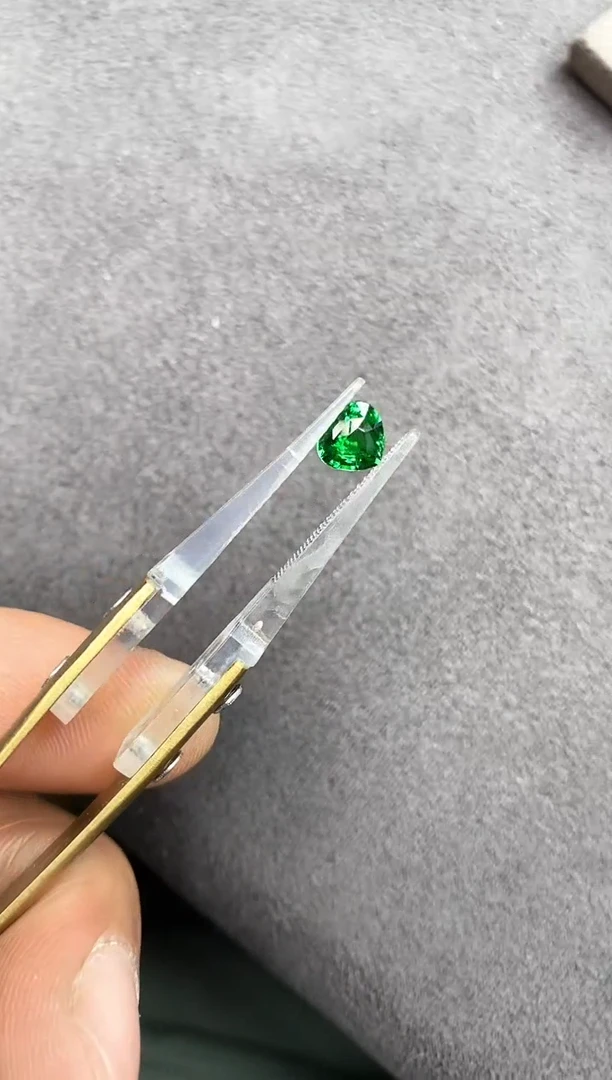 未镶嵌裸石石榴石（沙弗莱）1.03ct