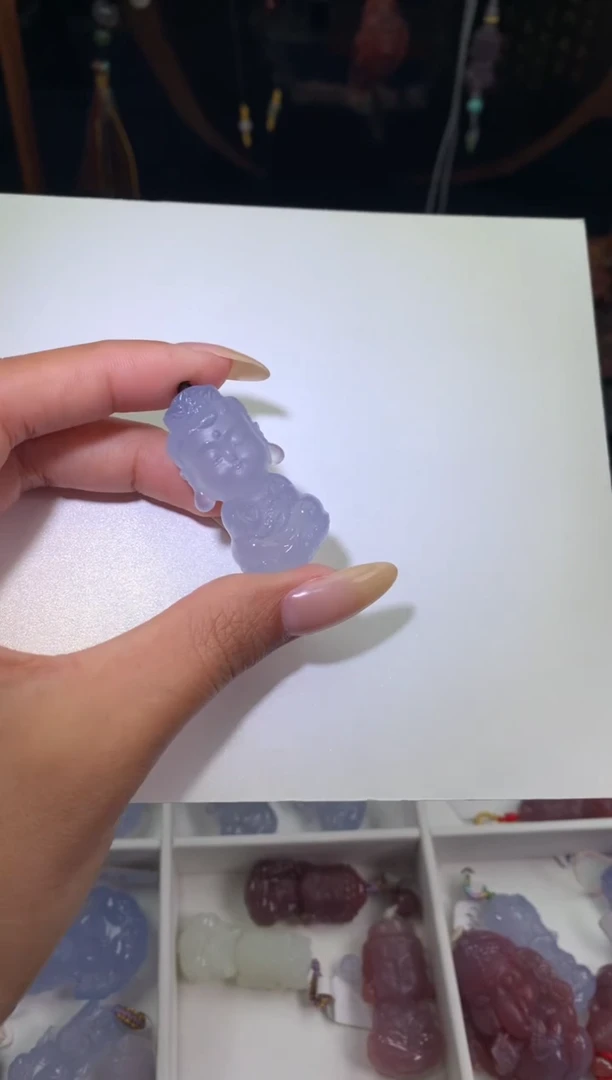 未镶嵌颈饰玛瑙/玉髓不****?普贤宝宝佛