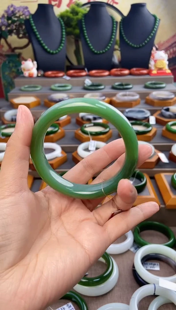 未镶嵌手镯和田玉高端收藏级碧玉猫眼手镯