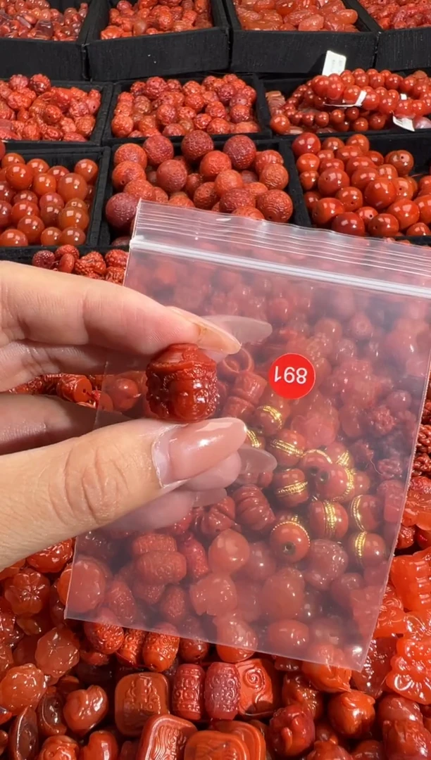 南红玛瑙未镶嵌颈饰1