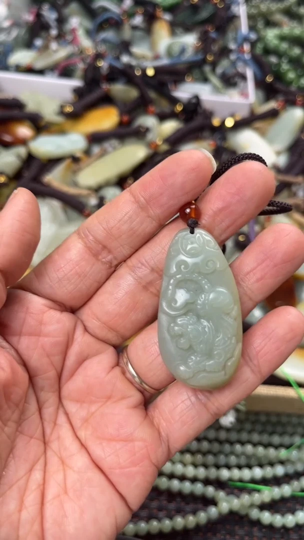 【闪购商品】和田玉颈饰未镶嵌多样性发货没有证书拍一发一有瑕