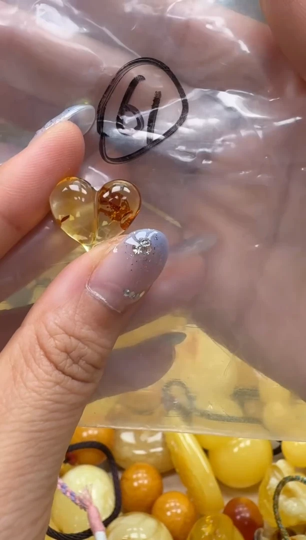 裸石琥珀未镶嵌如图