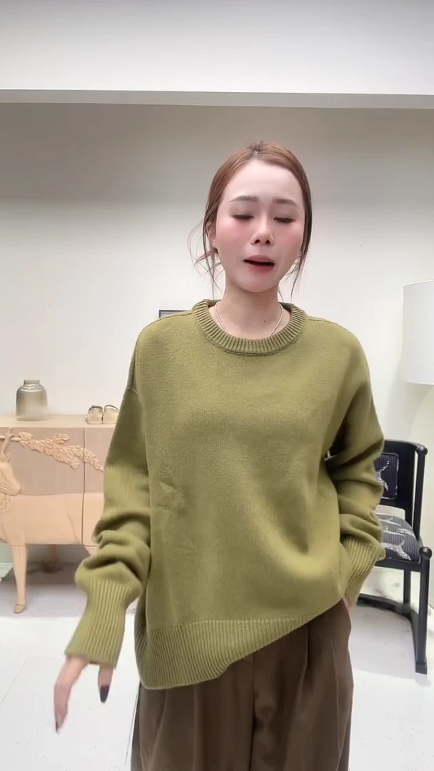 草绿色简约羊毛衫