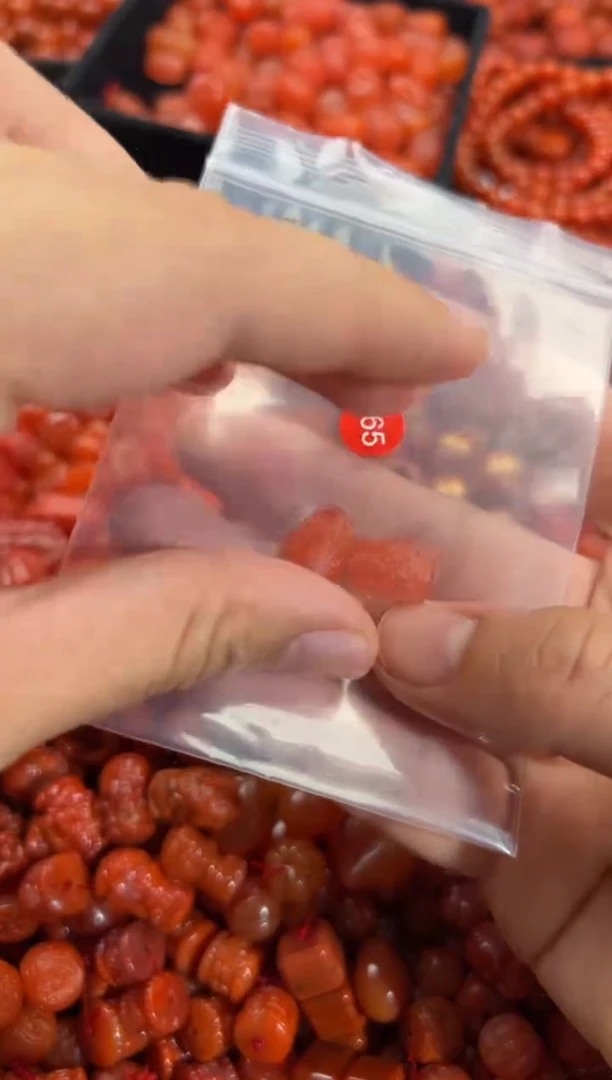 南红玛瑙未镶嵌颈饰1