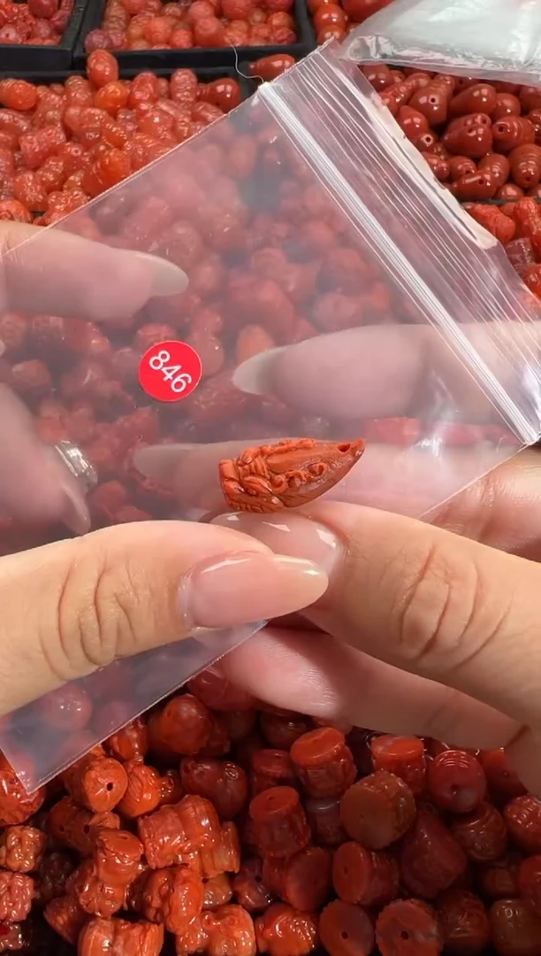 颈饰未镶嵌南红玛瑙1