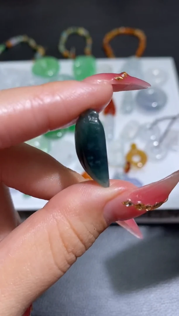 未镶嵌定制翡翠翡翠毛货~