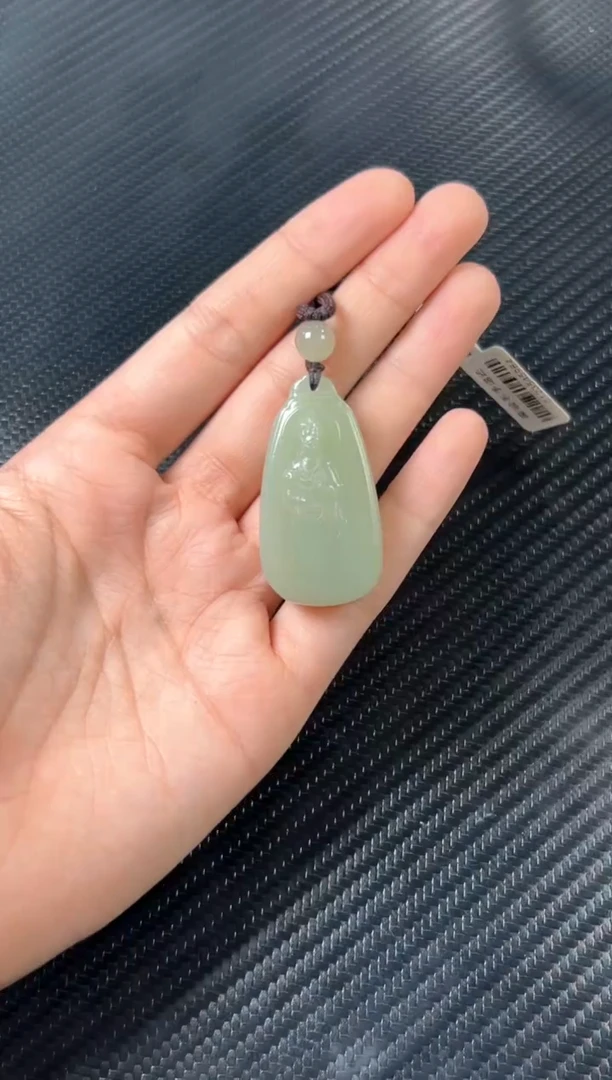 吊坠(赠链)未镶嵌和田玉且末微色差近矿吊坠