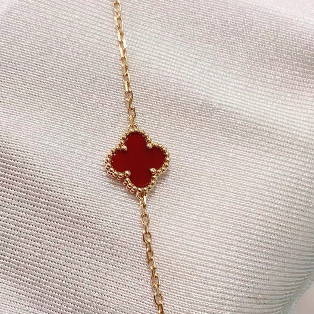 钛钢手链 带细节单颗红色迷你四叶草手链459