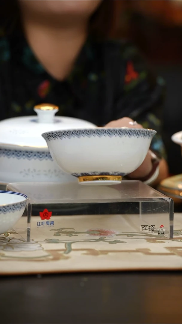 1个正价宝象万千6英寸宽沟玲珑饭碗