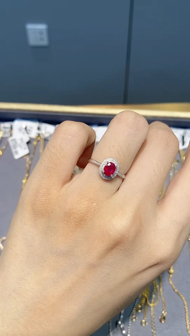 红宝石戒指18K金镶嵌戒指