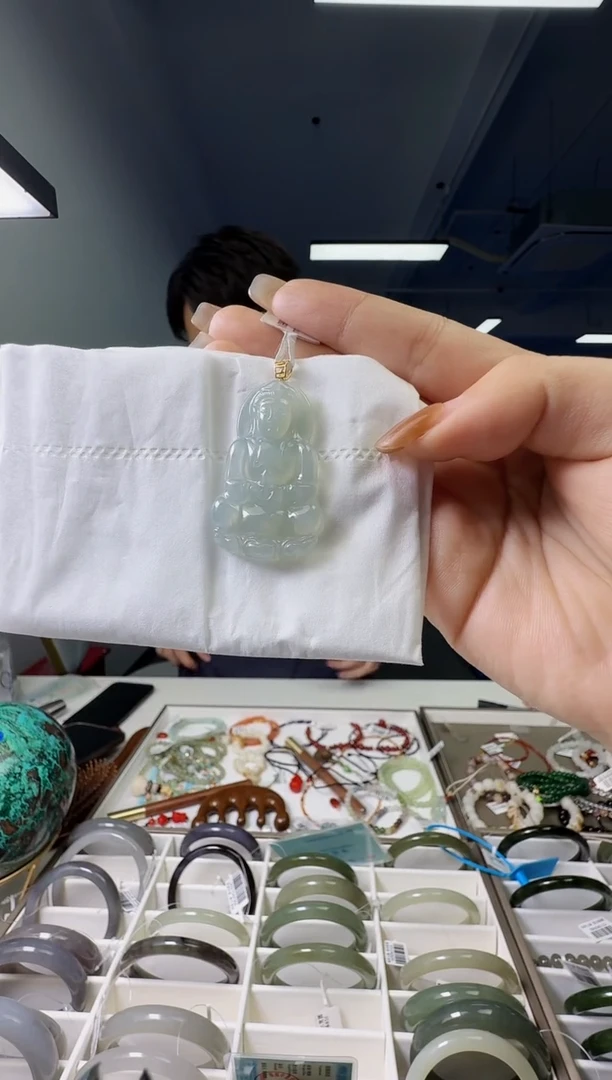 【闪购商品】翡翠吊坠(不含链)18K金镶嵌翡翠观音吊坠