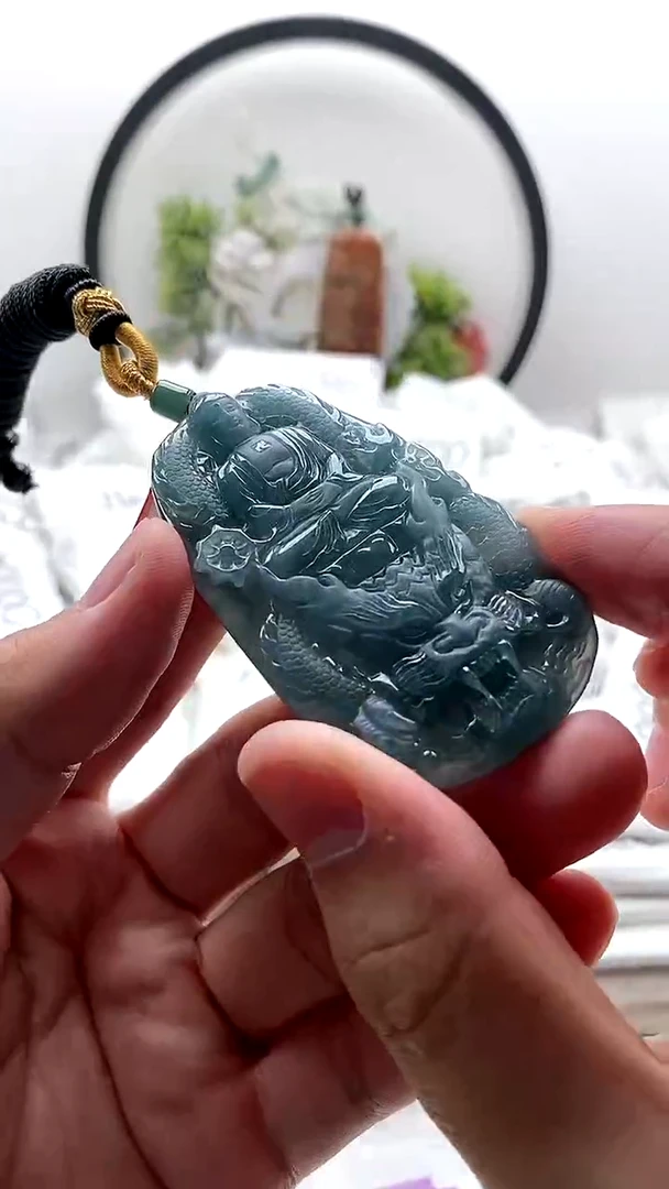 颈饰未镶嵌翡翠大日如来
