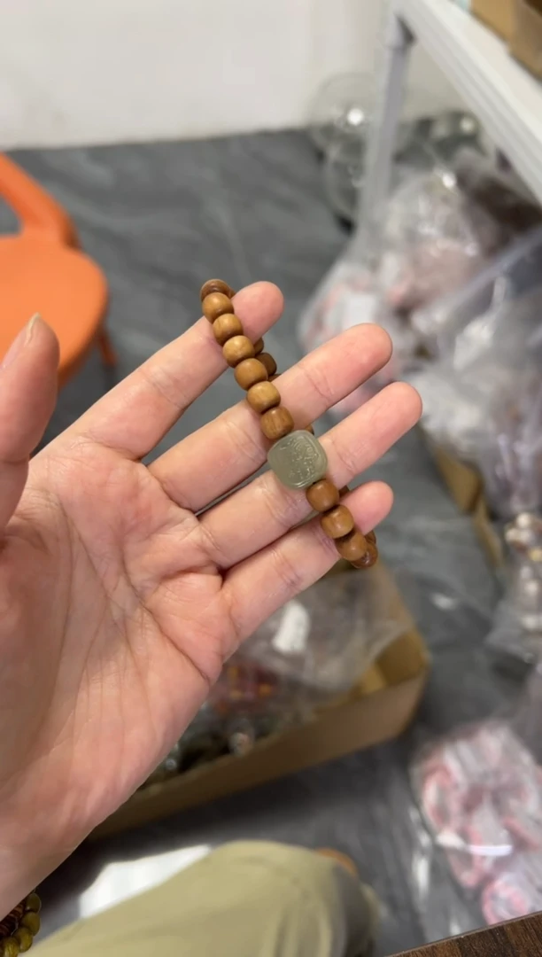 未镶嵌檀香木手串老檀香木和田扎基款手串[1381]