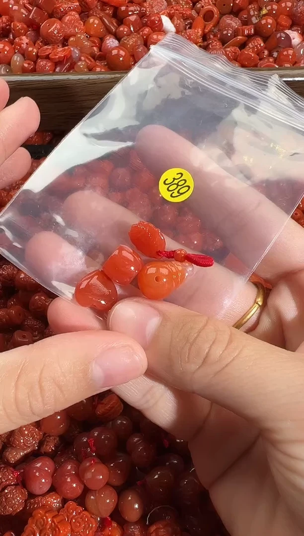 颈饰未镶嵌南红玛瑙1