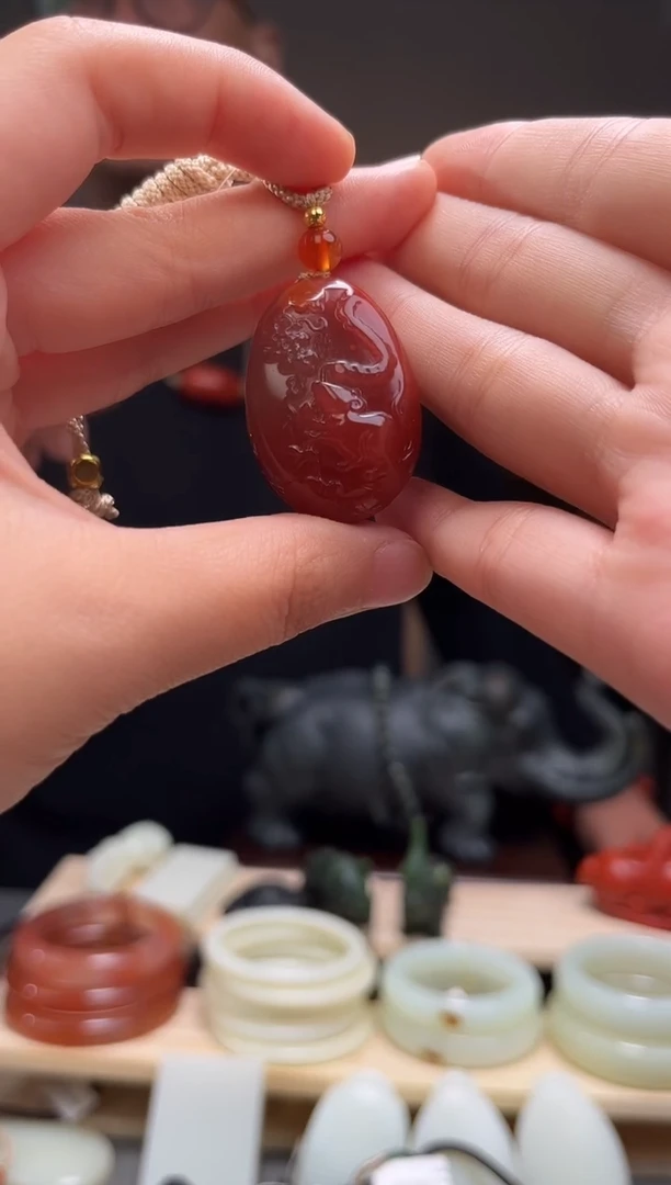 颈饰未镶嵌南红玛瑙吊坠