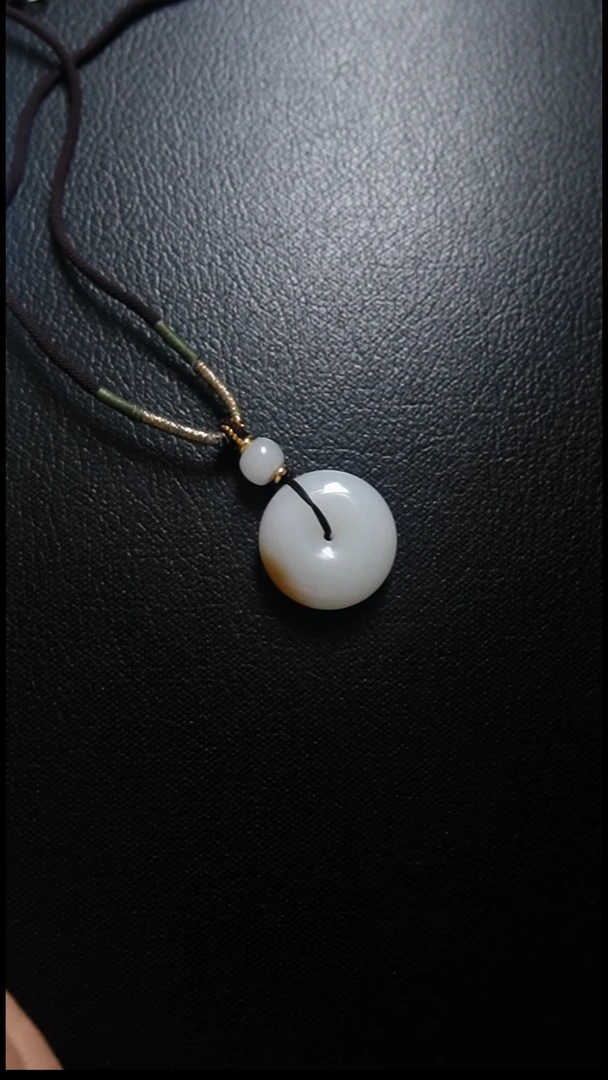 颈饰未镶嵌和田玉平安扣