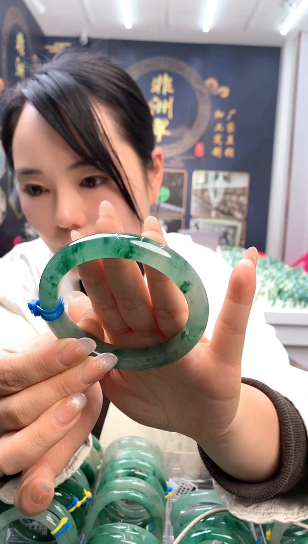 【闪购商品】石英质玉手镯未镶嵌114