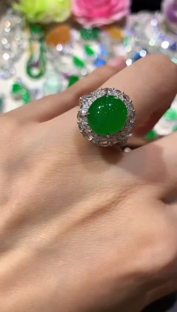 18K金镶嵌戒指翡翠?z36