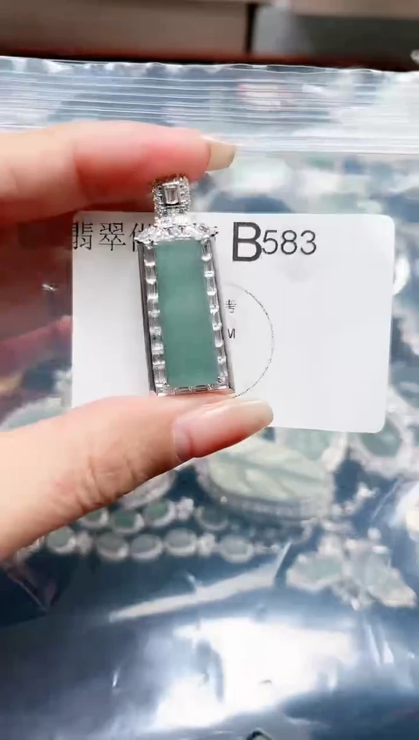 【闪购商品】翡翠颈饰未镶嵌赠皮绳583