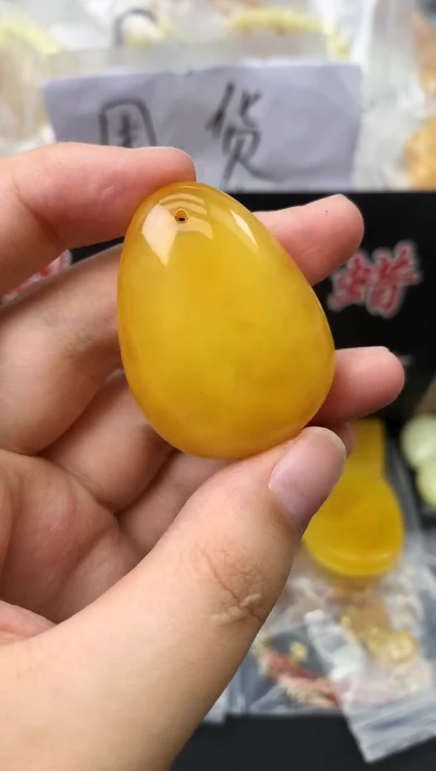 蜜蜡未镶嵌珠宝奇石74