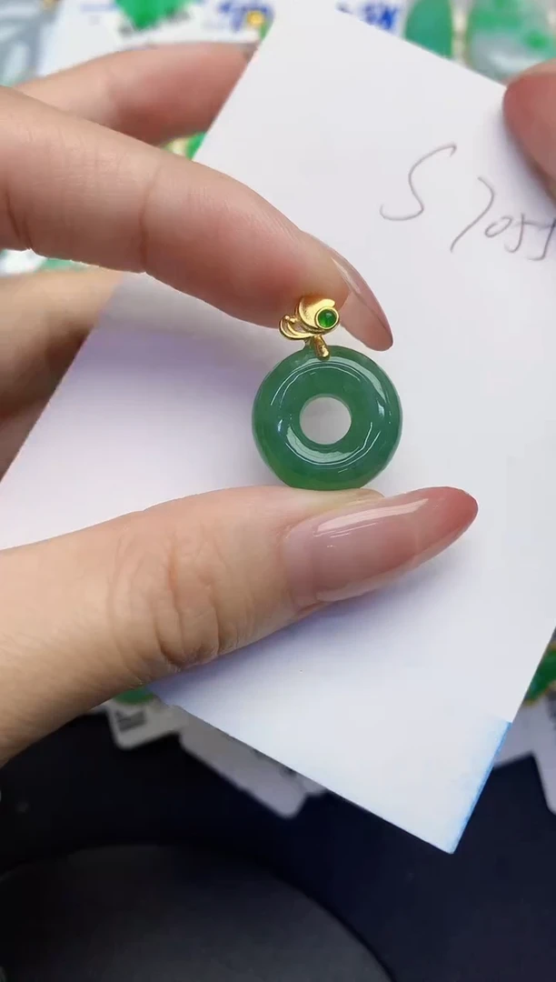 翡翠未镶嵌颈饰缅甸天然翡翠A货