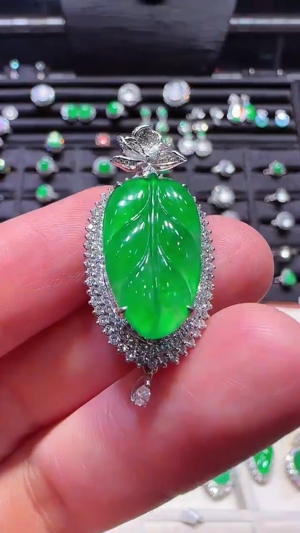 【闪购商品】翡翠颈饰18K金镶嵌树叶