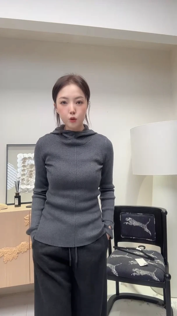 深灰色连帽经典打底