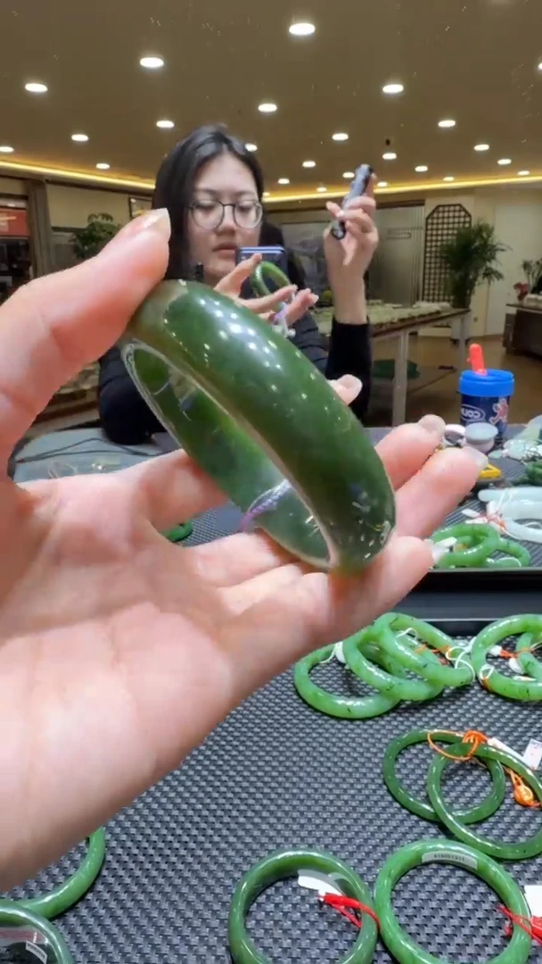 颈饰未镶嵌和田玉手镯57+