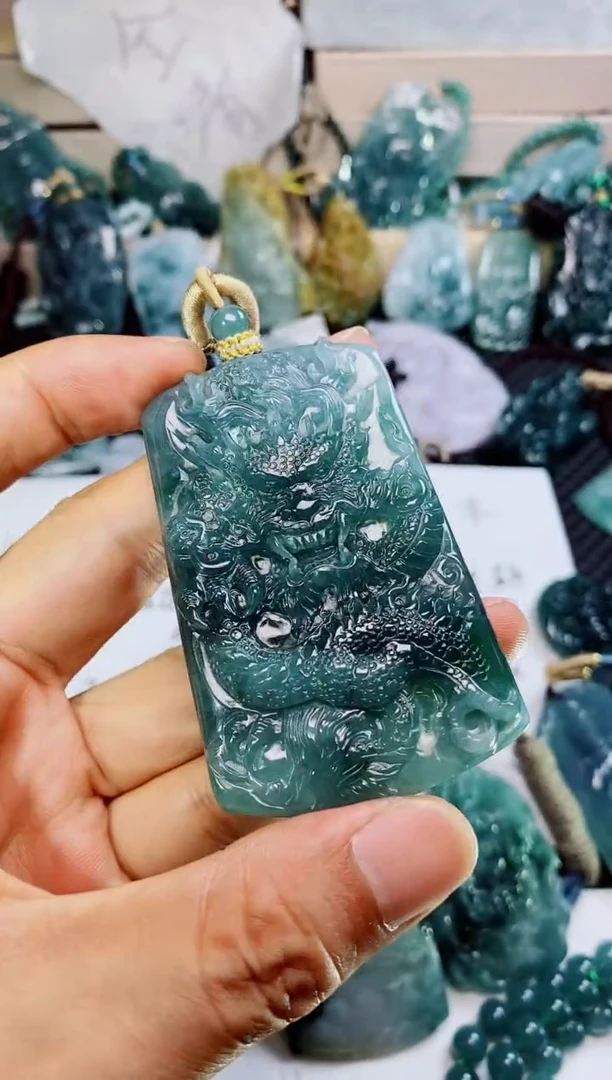 翡翠未镶嵌颈饰