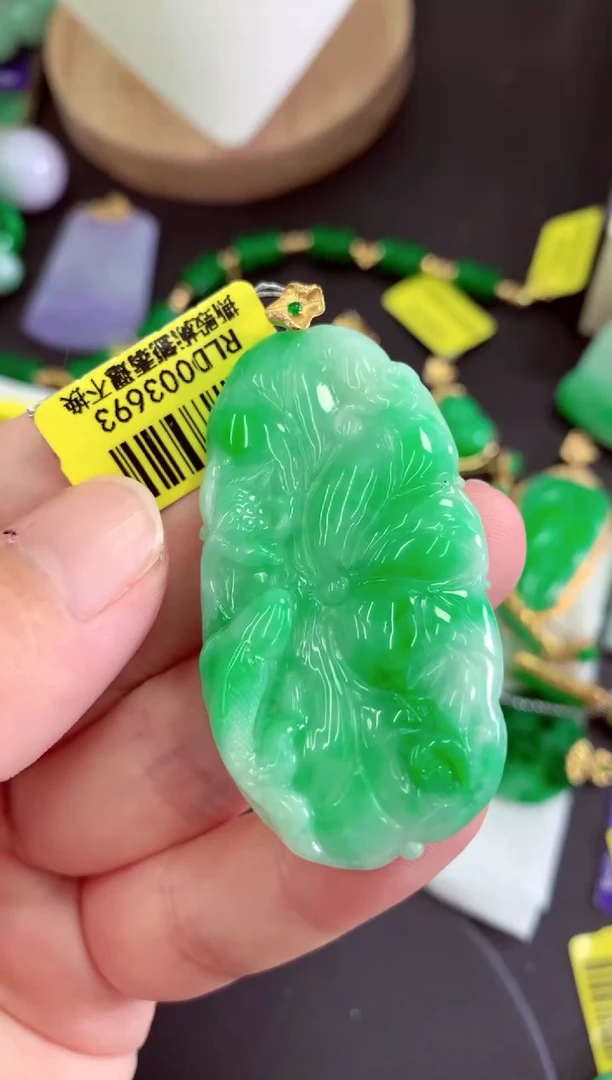 颈饰18K金镶嵌翡翠挂件