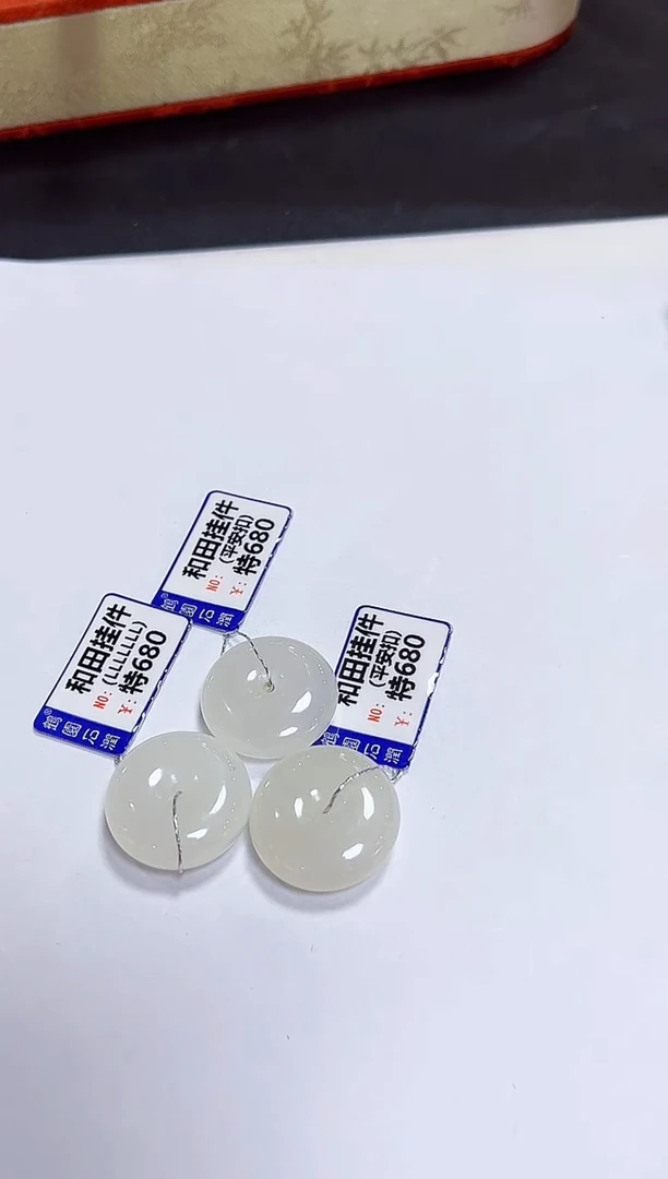 颈饰未镶嵌和田玉挂件多样性发其一