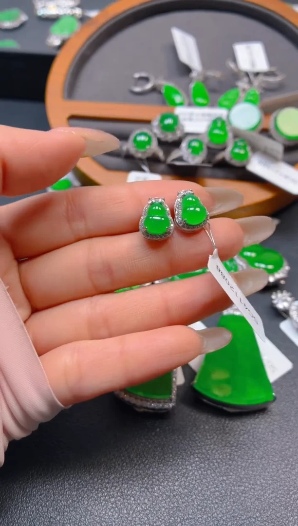 银S925镶嵌翡翠耳饰1
