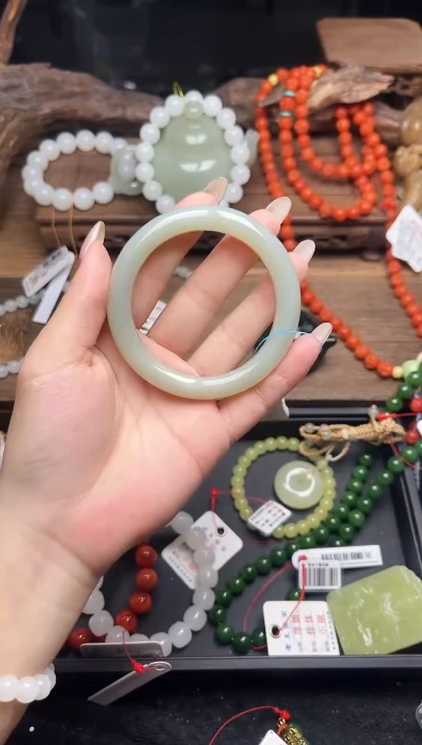 未镶嵌手镯和田玉且末青白 54+圈 9015527