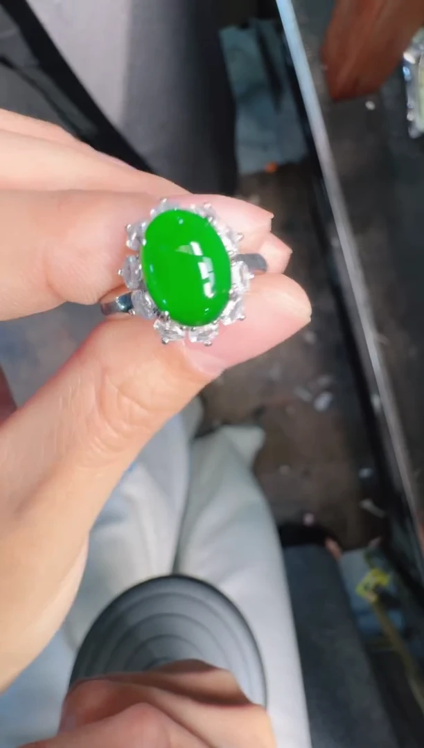 未镶嵌定制翡翠A货有轻微色差属于正常现象，戒指多样性发货1