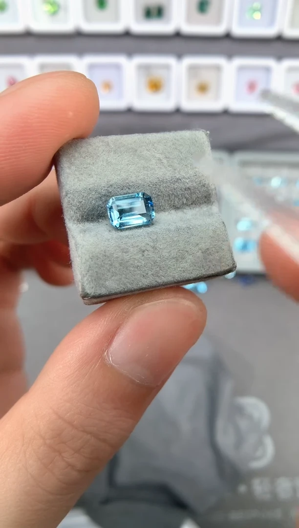 【闪购商品】定制海蓝宝石裸石未镶嵌1.06ct