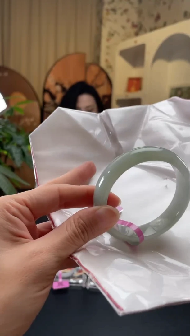 翡翠手镯未镶嵌翡翠手镯1