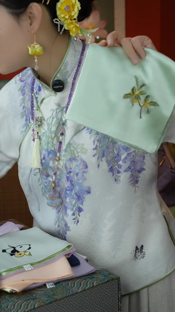 刺绣纯手工非遗国风饰品（花位随机介意勿拍）