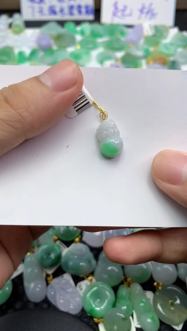 翡翠18K金镶嵌颈饰111111111