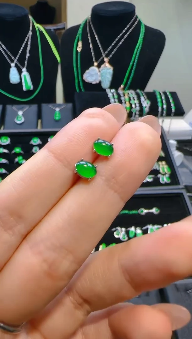 颈饰银S925镶嵌翡翠蛋面耳钉