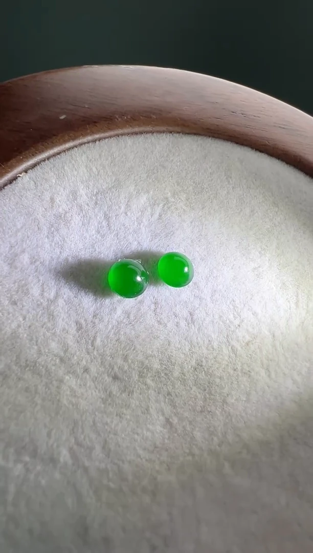 未镶嵌定制翡翠白***糖危料 绿蛋面