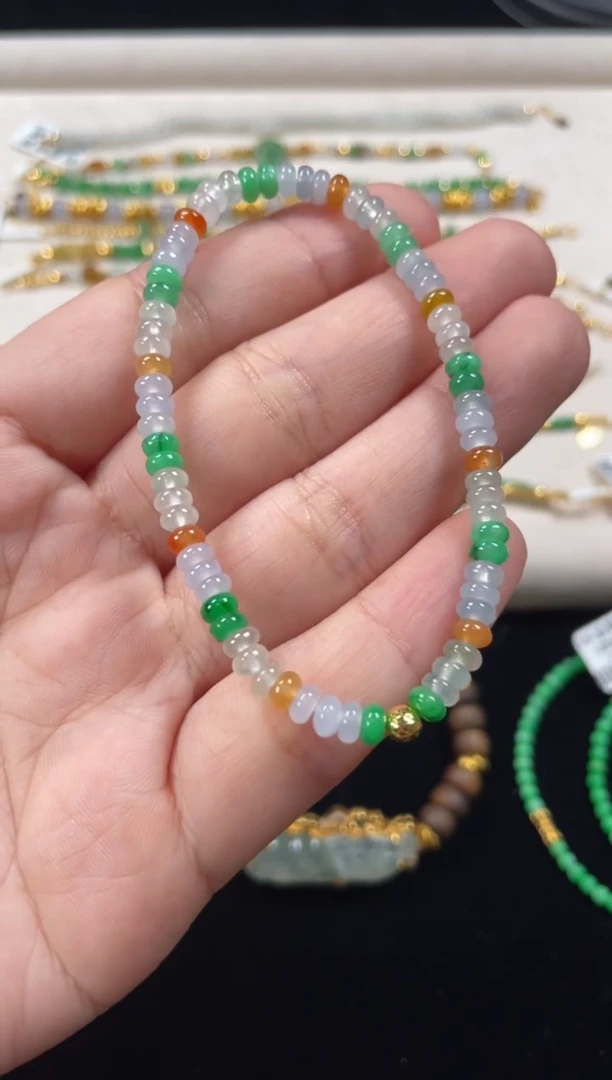 18K金镶嵌手串翡翠一条   P321