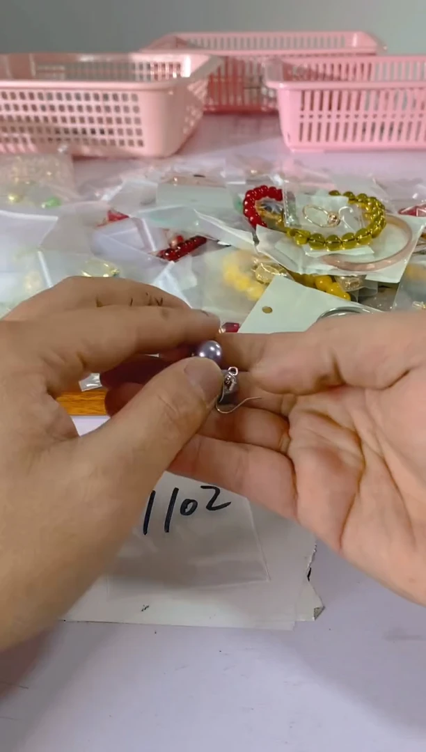 【闪购商品】水晶颈饰银S925镶嵌1102红宝，蓝宝，多样性发一件赠链