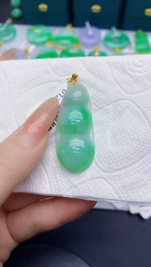 颈饰18K金镶嵌翡翠缅甸天然翡翠A货