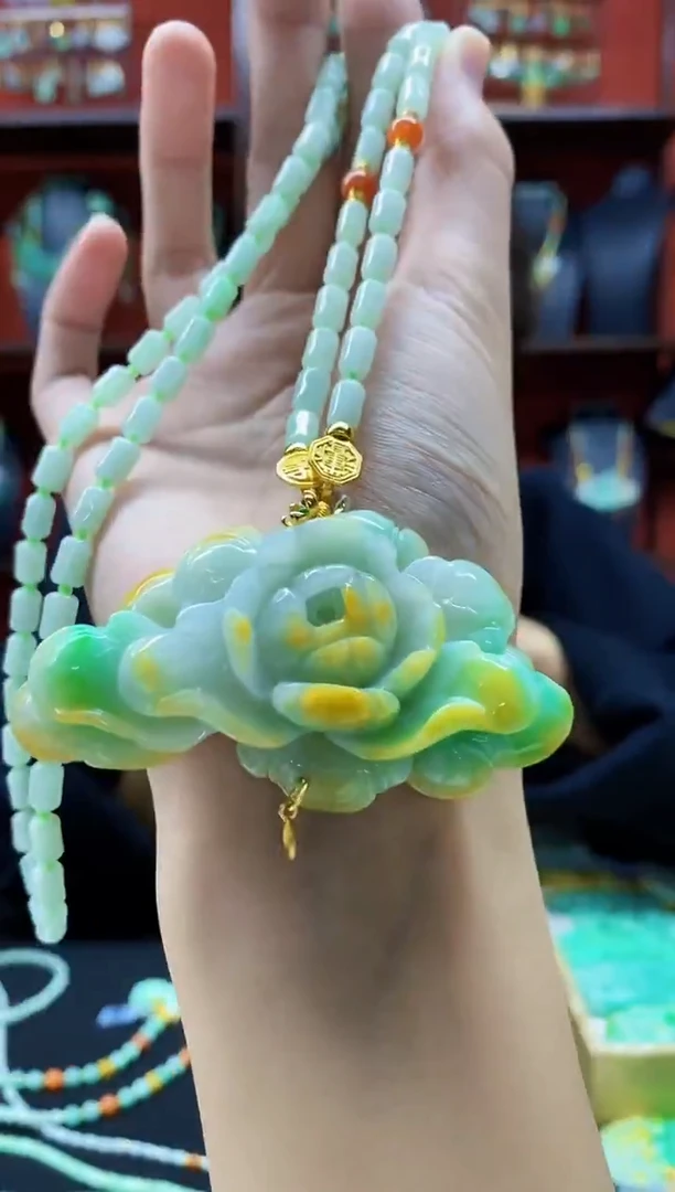 颈饰未镶嵌翡翠吊坠