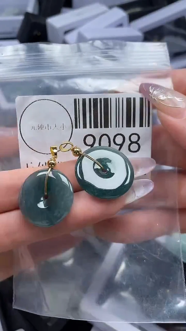 吊坠(不含链)未镶嵌翡翠9098