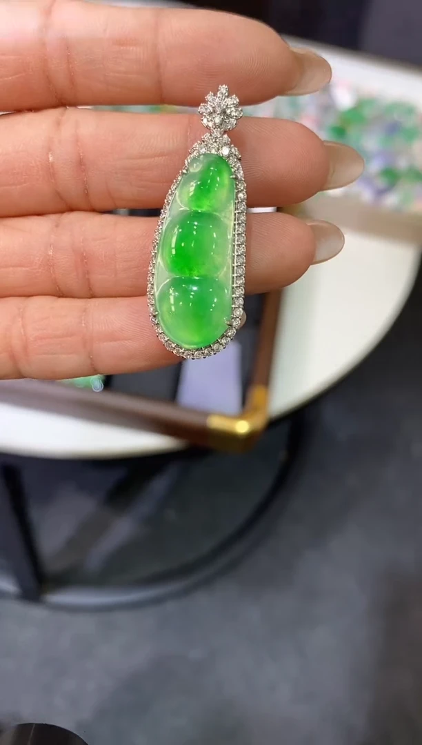 吊坠(不含链)18K金镶嵌翡翠福豆