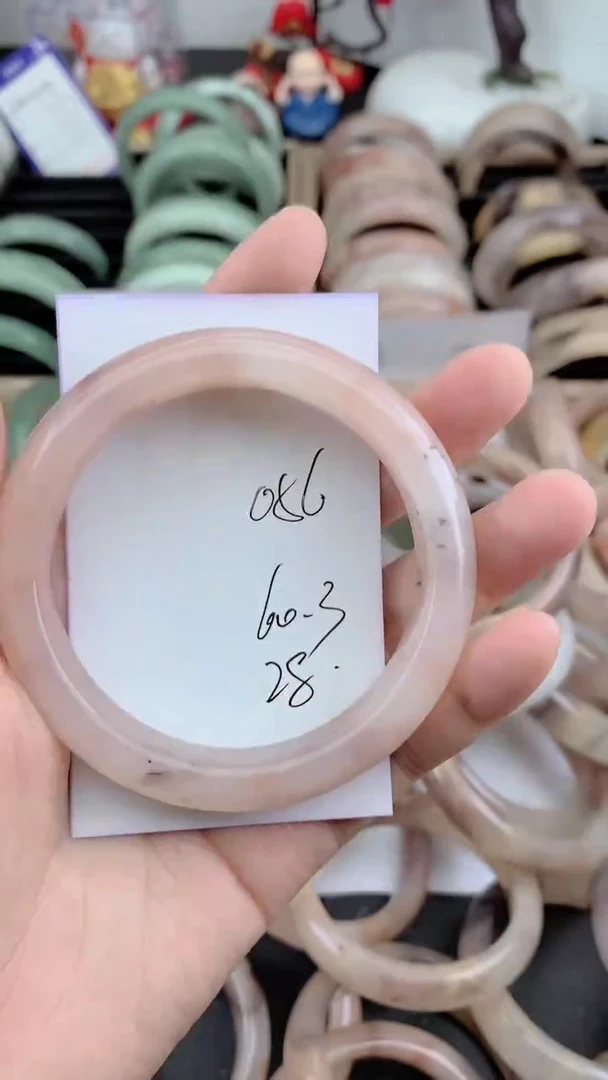 未镶嵌手镯石英质玉056