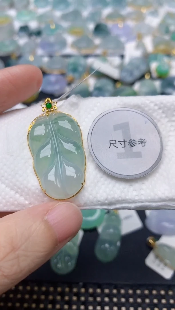 颈饰18K金镶嵌翡翠天然缅甸A货翡翠