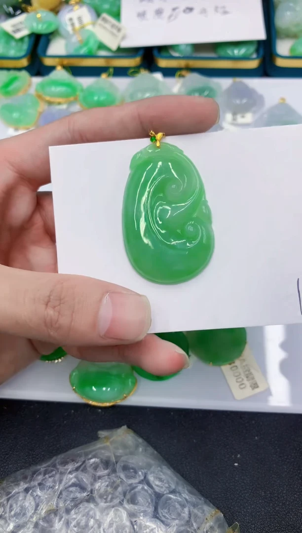 颈饰18K金镶嵌翡翠111111